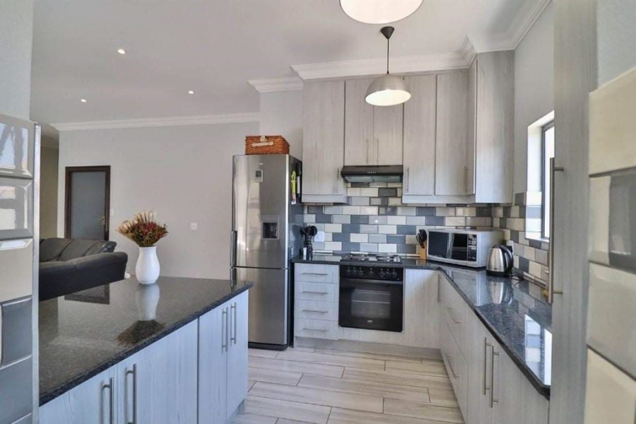 3 Bedroom Property for Sale in Gateway Manor North West